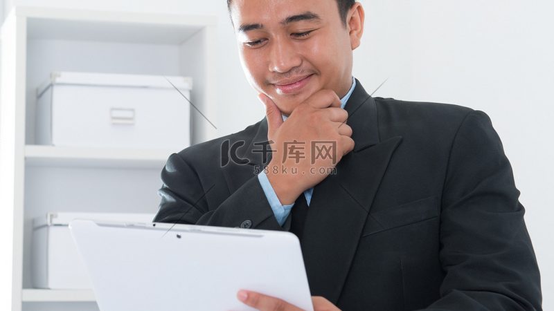 电商数据化运营培训费用通常由以下几部分构成：